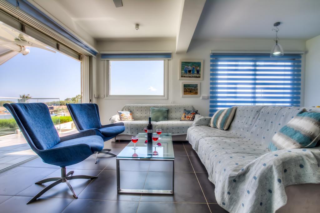 Beachfront Trident Протарас Экстерьер фото