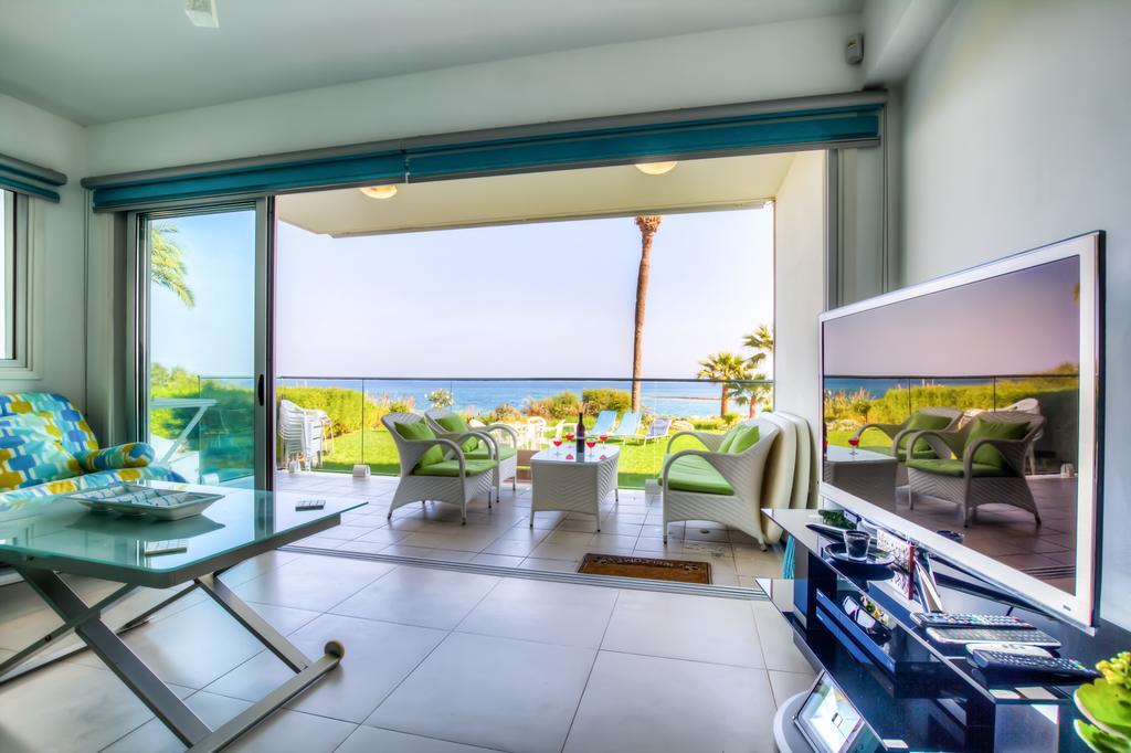 Beachfront Trident Протарас Экстерьер фото